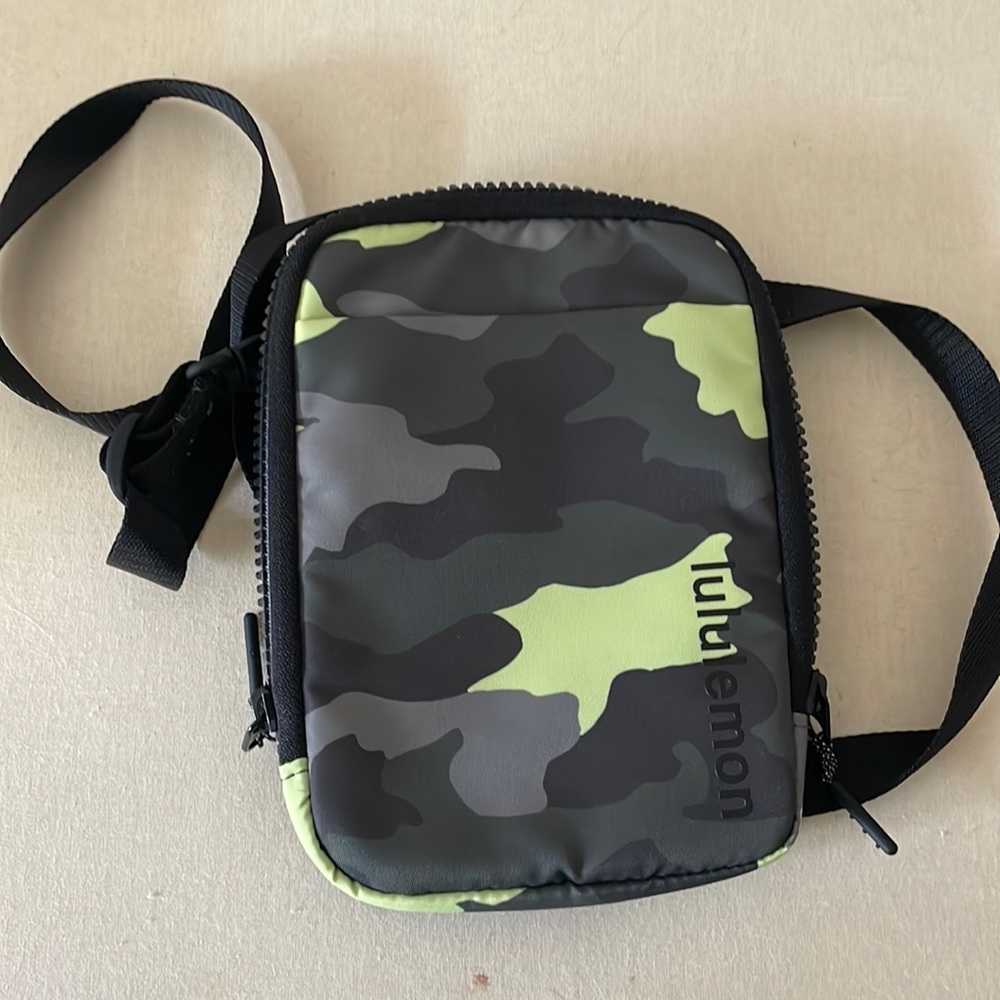 Lululemon bag, great for phone, keys wallet